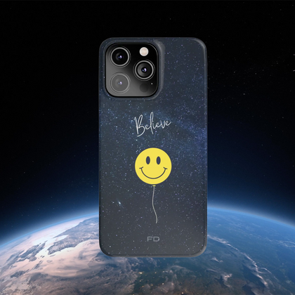 Smiley Face in Space Believe Slim Case pour iPhone série 14